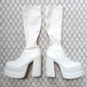 NWOT Steve Madden Cypress knee high platform boots in White Size 9M